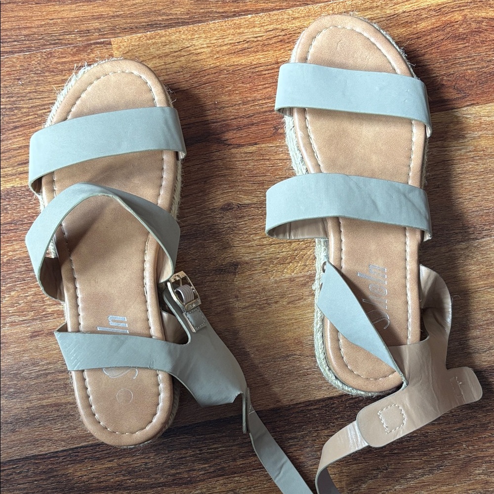 Women’s Neutral Strappy Flat Sandals